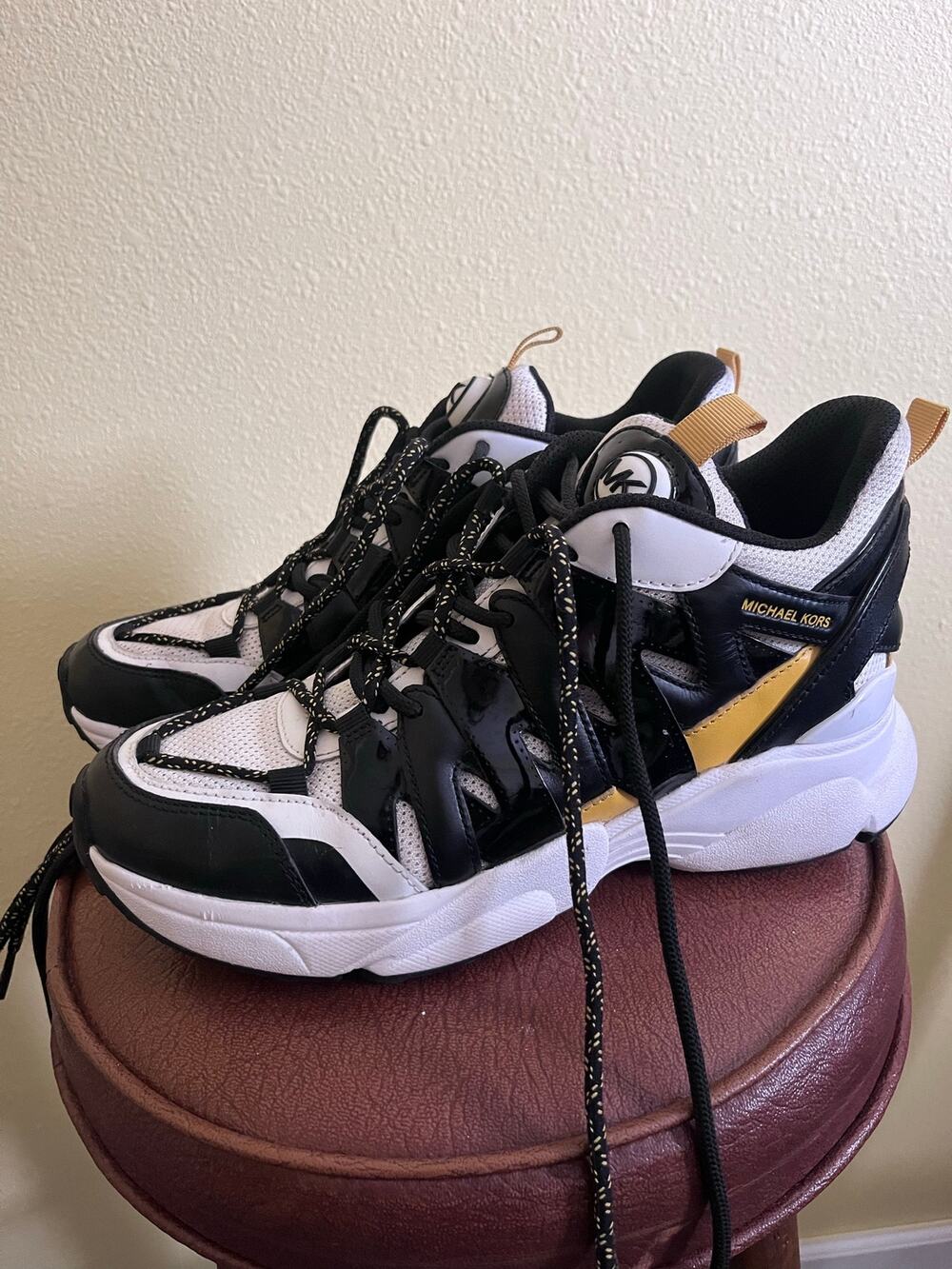MICHAEL Michael Kors  Hero Trainer Leather Sneaker Womens Size 9!